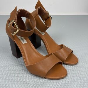 Steve Madden ankle strap block heel sandals in size 6M.